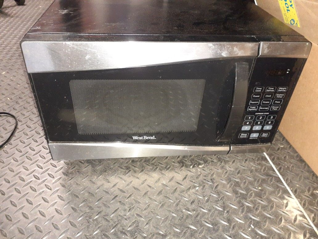West bend microwave 900 watt for Sale in Mesa, AZ OfferUp