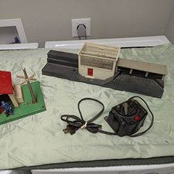 Lionel, Trains Vintage Sawmill , Train Crossing Man, One Transformer