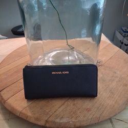 Michael Kors Black Saffiano Leather Zip Wallet