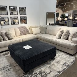 Ashly’s Sofa Sectional 