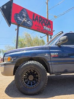 17x9 Lunatic Lock Off-road Rims And Tires 285/70/17 Zeetex AT