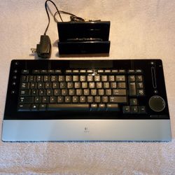 LOGITECH Wirekess Keyboard Like New!