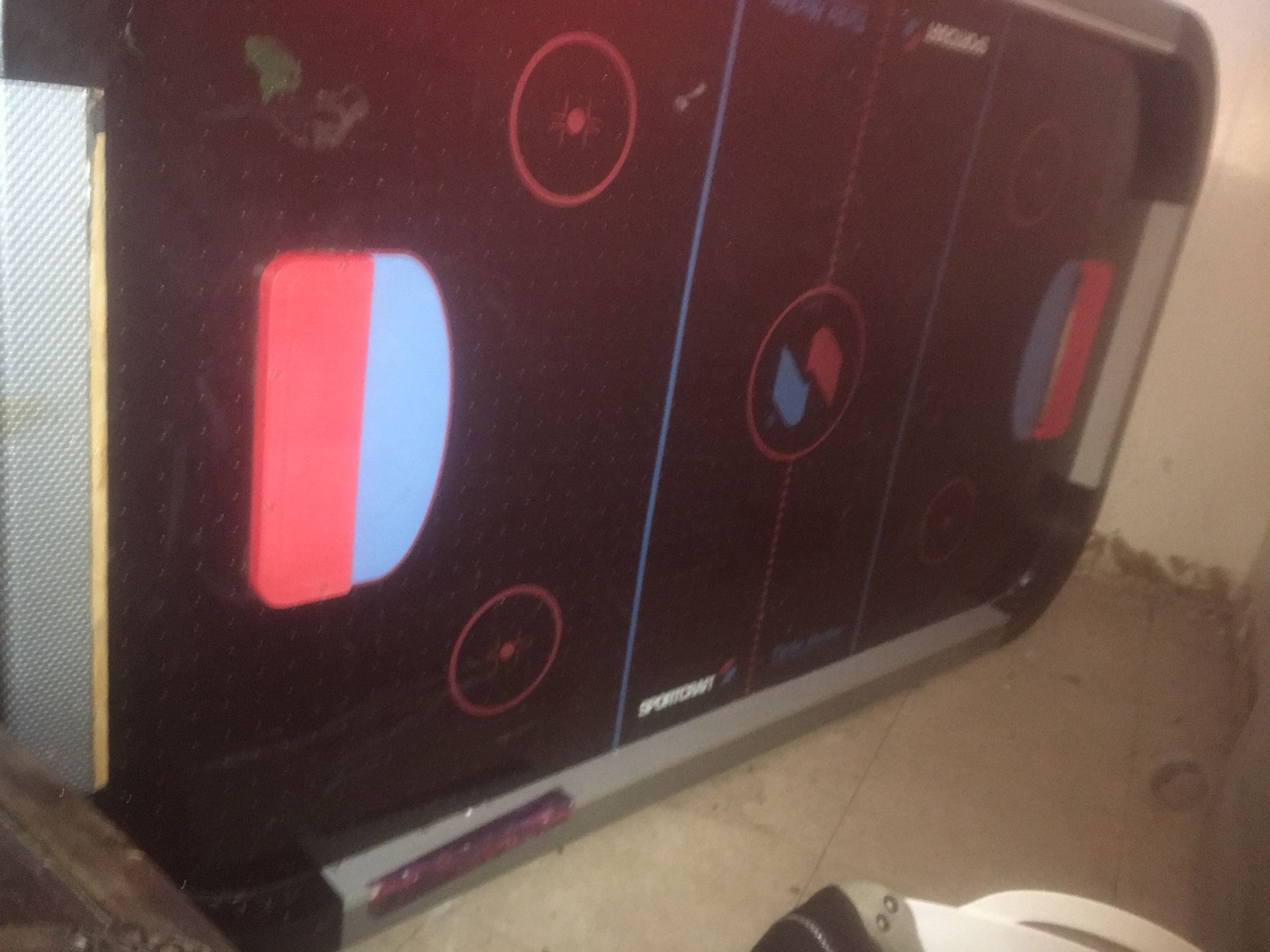 AIR HOCKEY TABLE WORKS/ DISSASSEMBLED