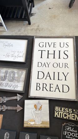 Wall decide picture frames