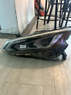 2019 Nissan Altima Driver Side Headlight