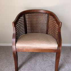 Gorgeous timeless vintage chair!