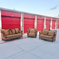 Traditional sofa set
