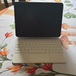 Apple iPad Air 11” (M2, 2024) - 128GB Wi-Fi with Smart Keyboard 