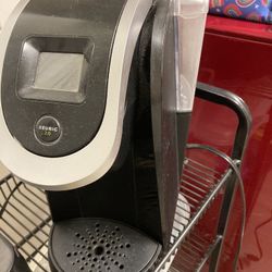 KEURIG COFFEE MAKER 