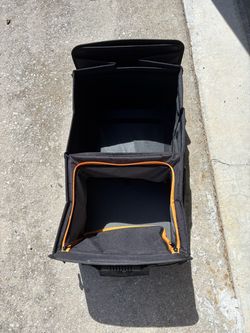 Collapsible car organizer, insulated compartment