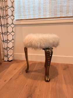 White Faux-Fur Vanity Stool with Ornate Gold Legs – Like New