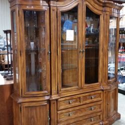 Vintage Drexel Grand Villa Illuminated China Cabinet - Real Wood 