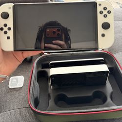 Nintendo Switch OLED Model + 64 GB SD + Case + Accessories – Excellent Condition