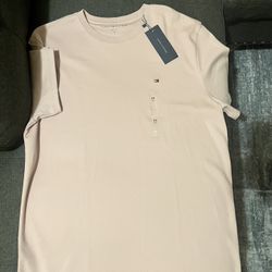 Authentic Tommy Hilfiger T-Shirt – Size M – Brand New