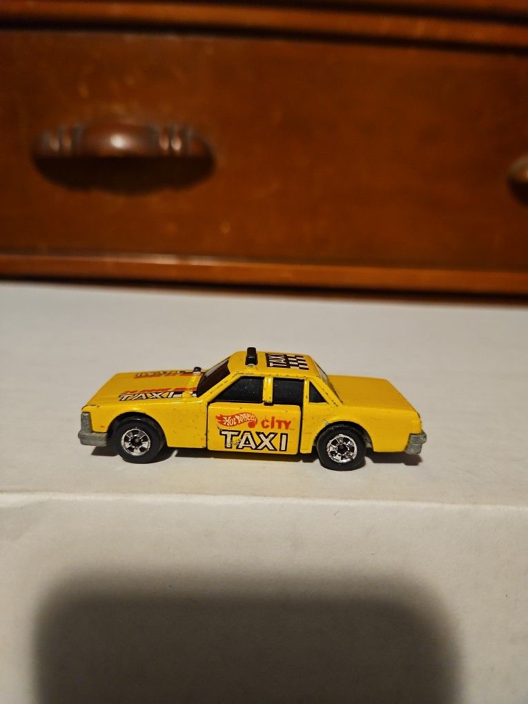 1983 Hot Wheels Crack-Ups City Taxi