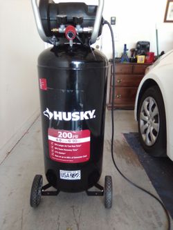 Almost new Husky 20 gal air compressor