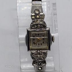 Beautiful Vintage Helbros Ladies Mechanical Watch 17 Jewels 16 Mm Case Diamond Accents On Top And Bottom Case Stainless Steel Flex Band 6 Inch Wrist