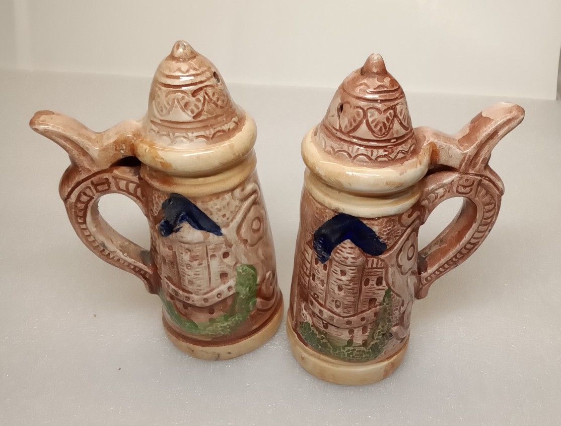 VTG German Style Beer Stein Salt And Pepper Shaker Set Ceramic Heart And Flowers