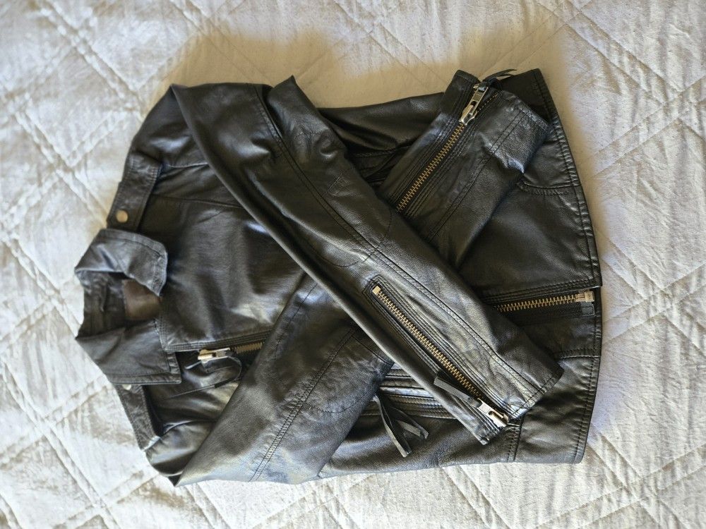 Woman's BLACK Leather JACKET