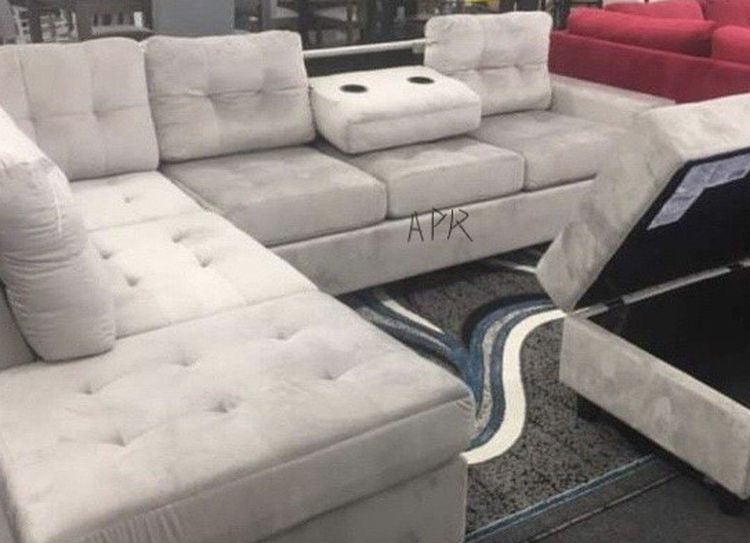 Heights Silver Reversible Sectional With Storage Ottoman