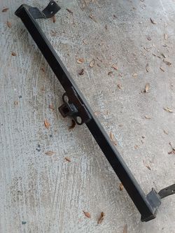 Tow hitch curt or uhaul. Tow hitch 1 1/4 reciever. 43 inches