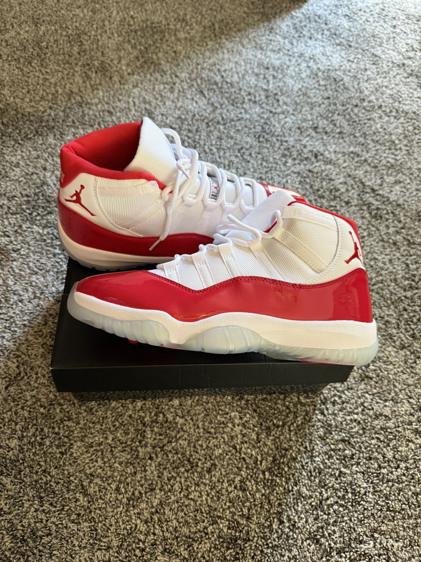 Cherry Red 11’s Sz.11