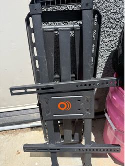 Flat screen mount up to 85” no hardware