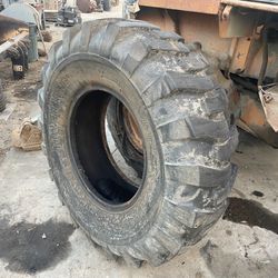 Tractor / Backhoe Tires 