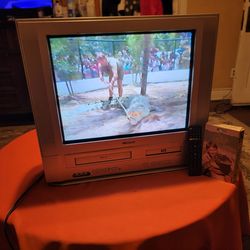 Memorex 20" DVD-VHS VCR Combo TV For Gaming Plus Remote