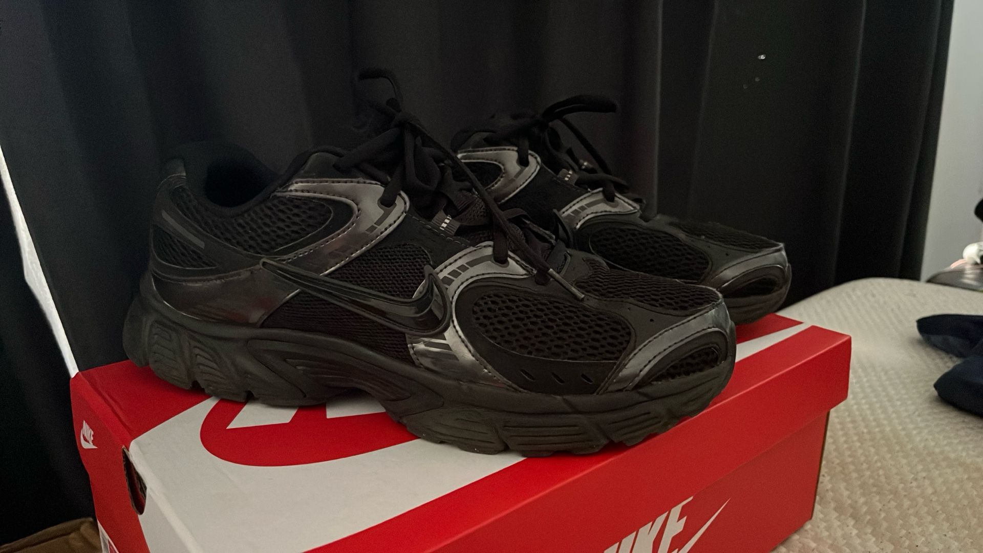 Nike Vomero 5 Men’s Running Shoes – Size 11