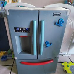 Little Tikes First Fridge Refrigerator with Ice Dispenser, Pretend Play Appliance with  Kitchen Accessories