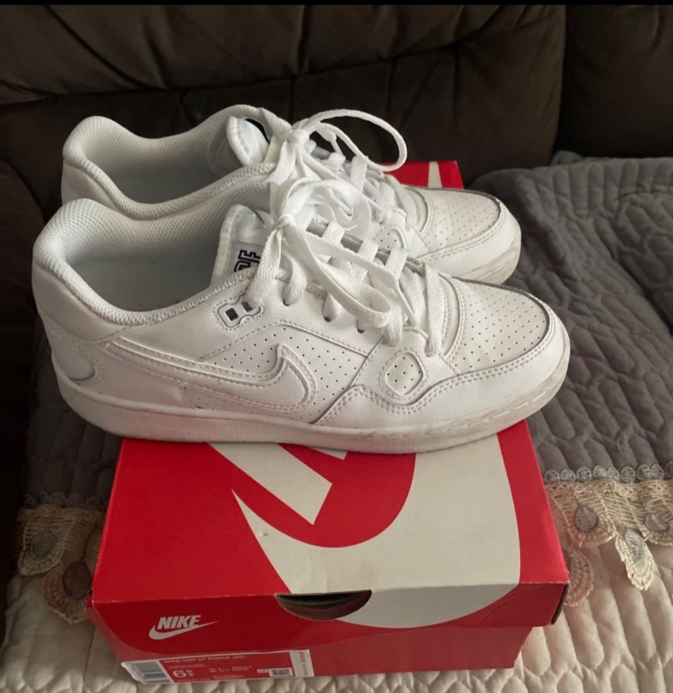 Nike White Used Tennis Shoes