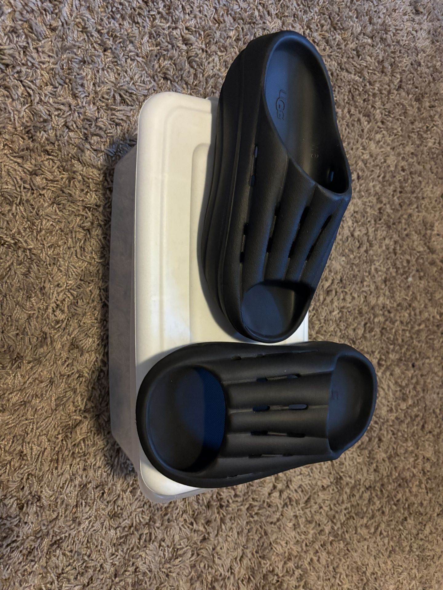 UGGs slides-Black-W6