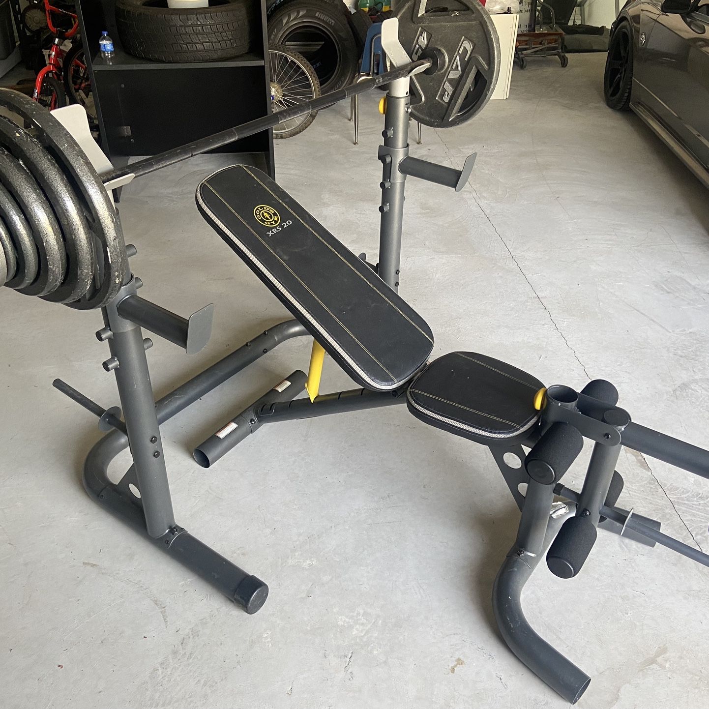 Golds Gym Xrs 20 Weight Bench With 300lb Weight Set. for Sale in