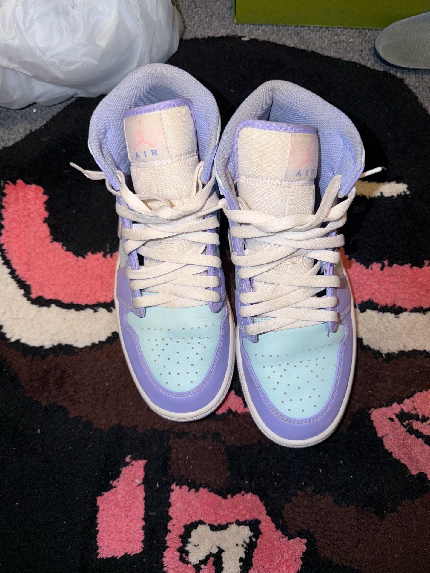 Jordan 1 Mids