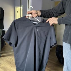 Men’s Fabletics Scrub Sets