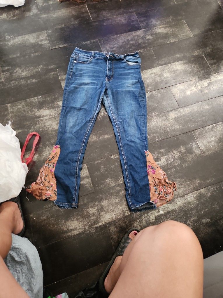 Groovy 70s bellbottom jeans Stetchy size 15/17