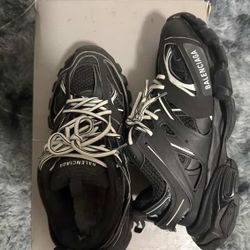 Balenciaga Tracks (Sz 41/8)