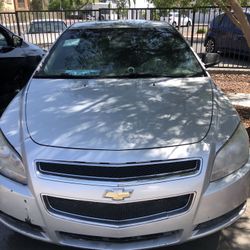OFERTA: Chevy Malibu 2010 Título Limpio.
