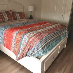 RAYMOUR & FLANIGAN QUEEN 5 PIECE BED ROOM SET