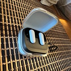 Soundcore noise cancelling earbuds