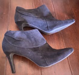 OLD NAVY BLACK SUEDE BOOTIE HEELS SIZE 9