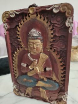 HAND CARVED KWAN YIN WOOD CARVING. 