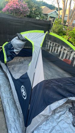 Ten o casa de Campin para 4 perdonas  gris azul marino y amarillo fosforescente