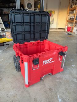 Milwaukee packout roller tool box .
