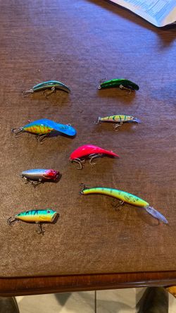 8-Piece Walleye & Bass Crankbait Bundle - BRAND NEW / NEVER USED