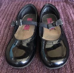 Children’s shoes, size 9.