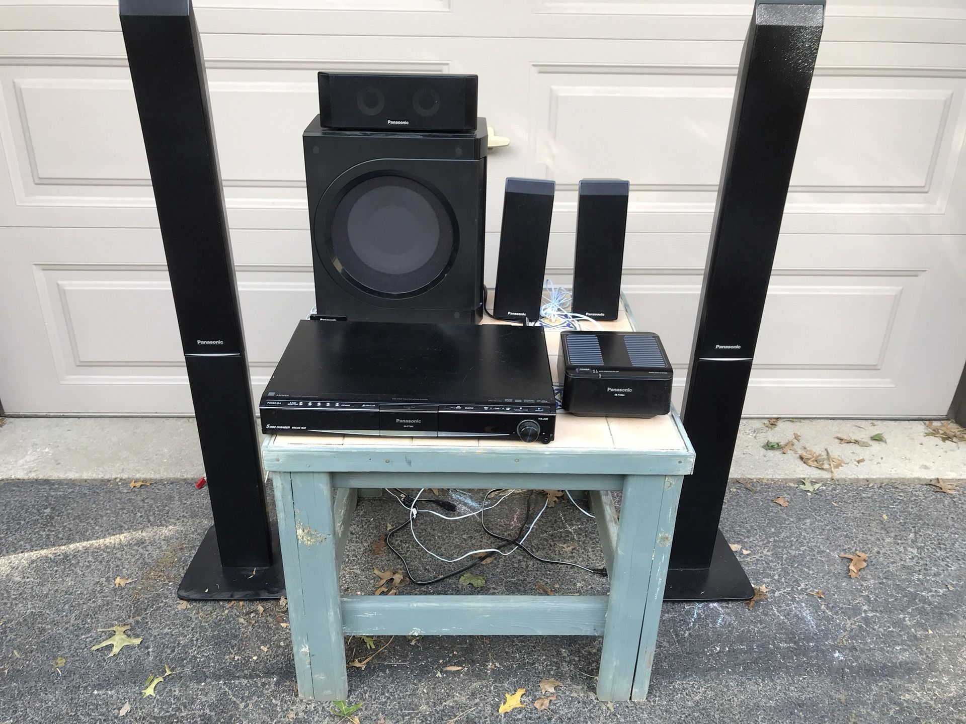 Panasonic SC-PT960 5 Disc DVD Home Theater System, 6 speakers with Subwoofer and wireless rear speakers