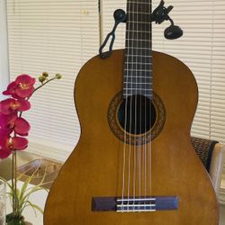 Yamaha C40 Acoustic Guitar