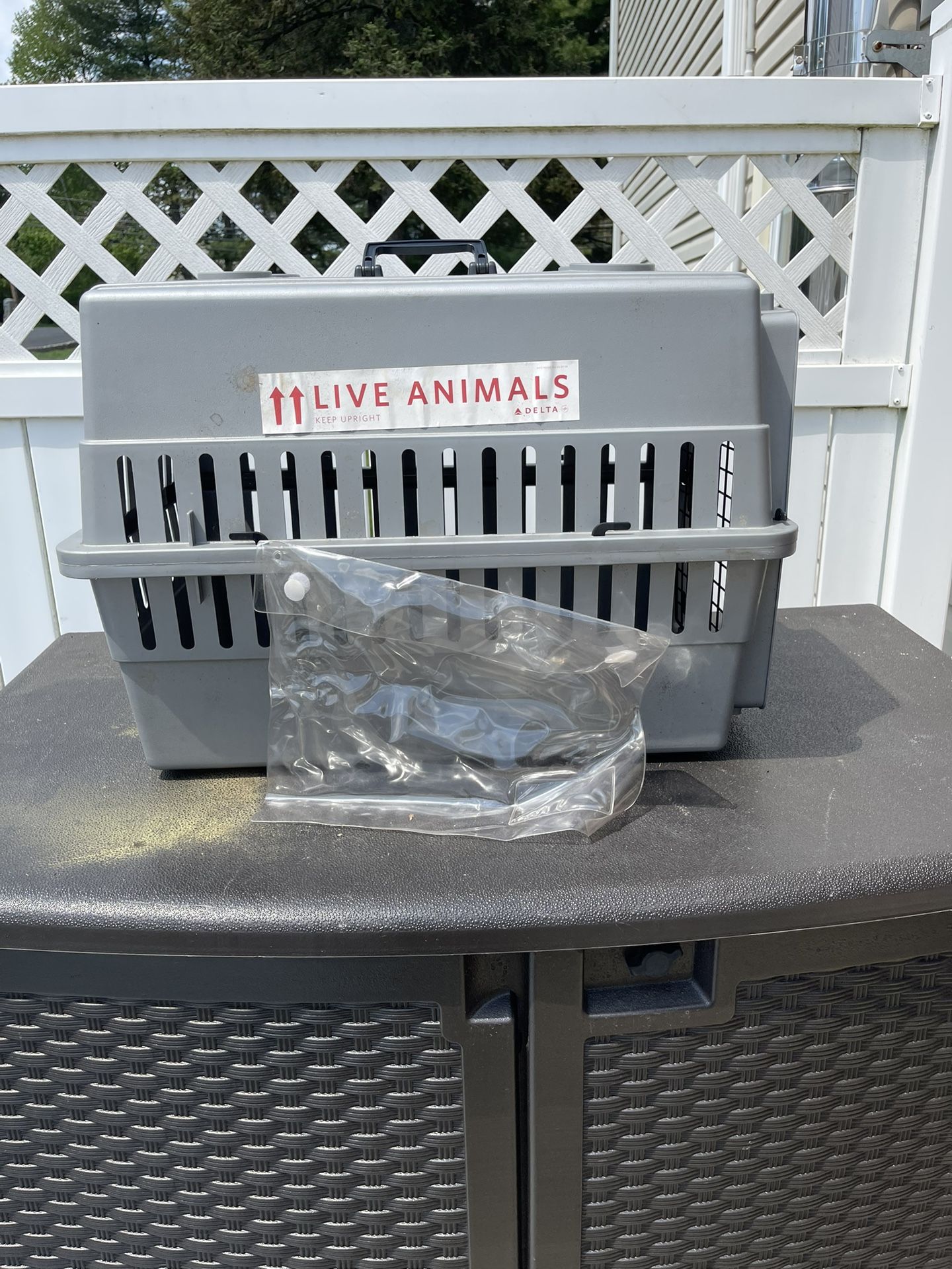 GRAY DOG/CAT PET CARRIER
